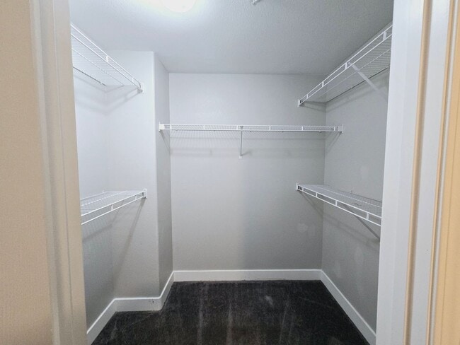 Building Photo - GUARD GATED CONDO W/ GARAGE