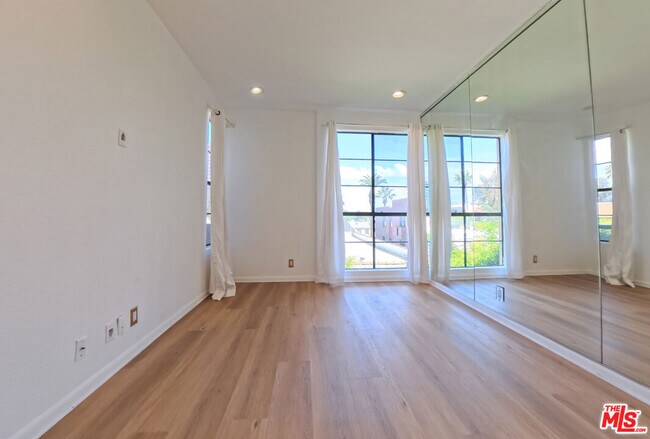 Building Photo - 234 S Gale Dr