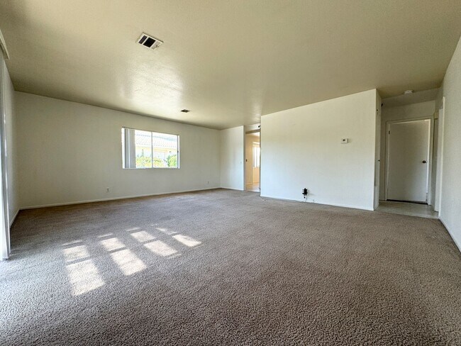 Building Photo - COMING SOON!! 3 Bedroom 2 Bathroom Apartment in Cathedral City!