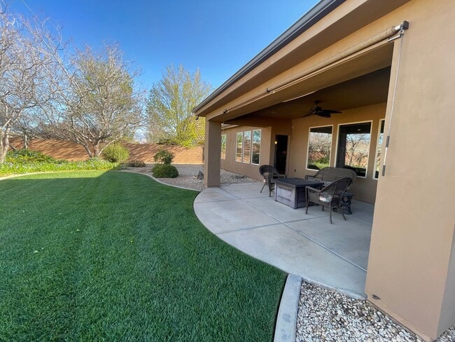 Building Photo - Beautiful Bridal Gate Estates - FIVE CAR GARAGE!!