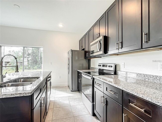 Building Photo - 406 Marion Oaks Trail