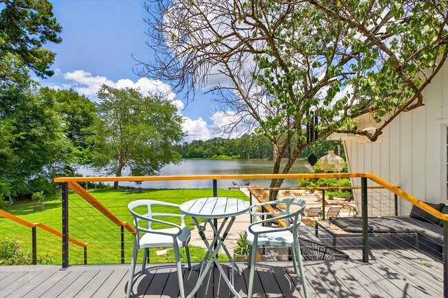 Building Photo - 7805 Thorn Hill Ln