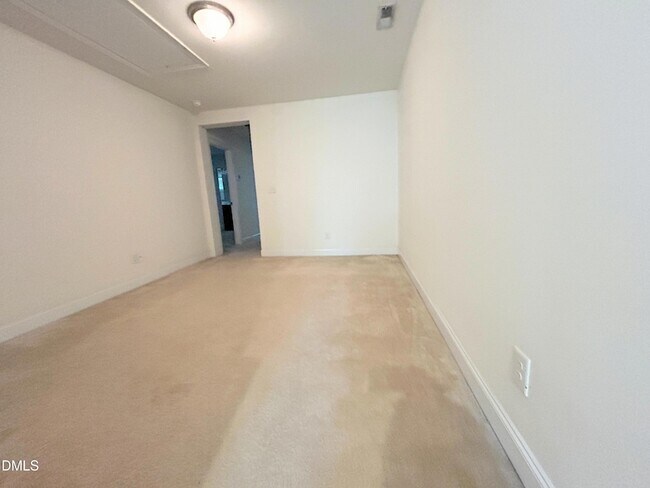 Building Photo - 735 Lampwick Ln