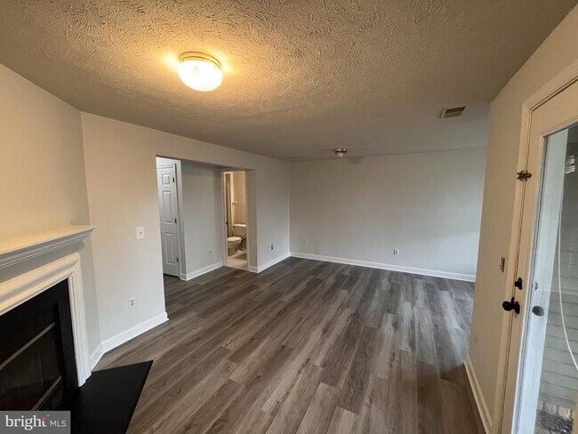 Building Photo - 3762 Farmland Dr