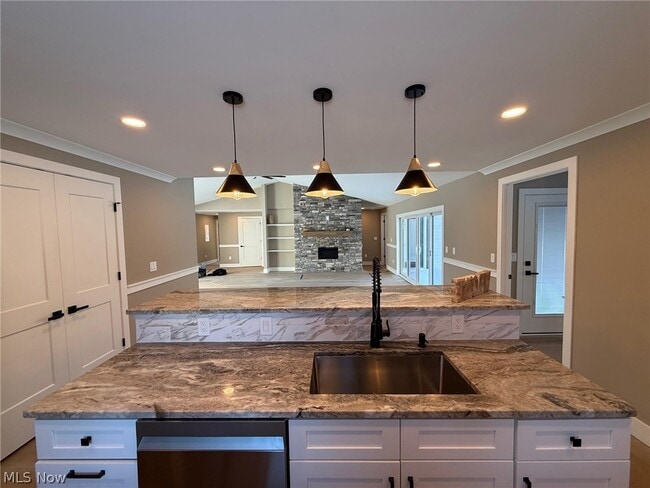 Building Photo - 3940 Ellendale Rd