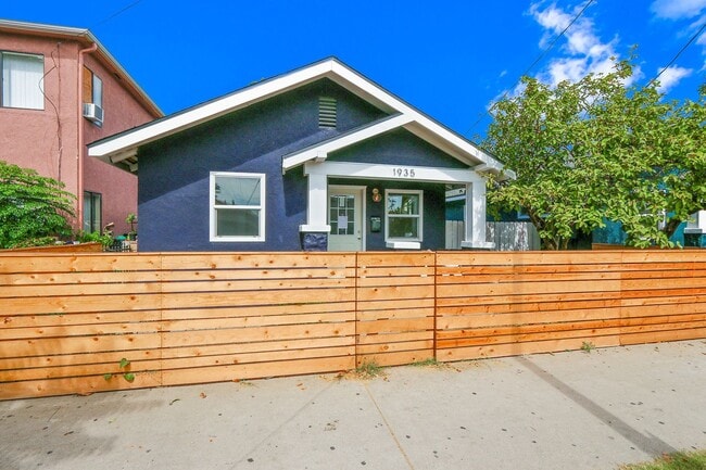 Building Photo - 2 Bed / 2 Bath House in Lincoln Heights is...