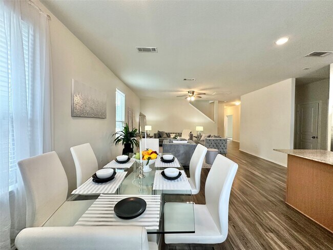 Building Photo - 14614 Sierra Garden Dr