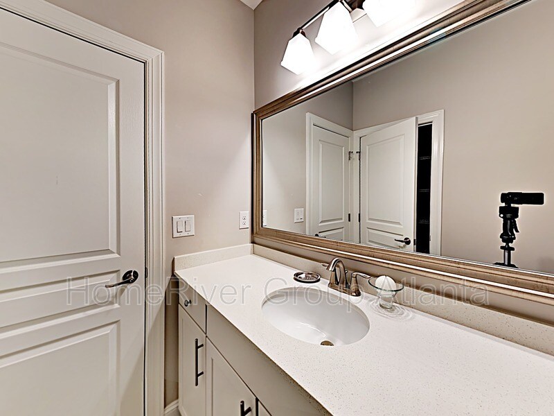 Building Photo - 2342 Willington Shoals Pl