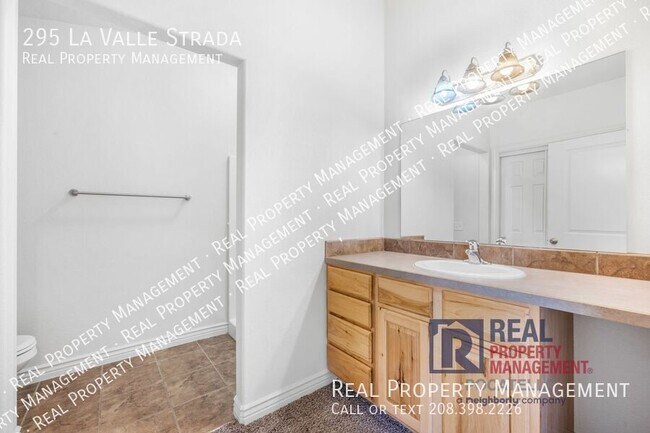 Building Photo - 295 La Valle Strada