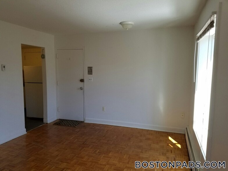 Building Photo - 524 Putnam Ave