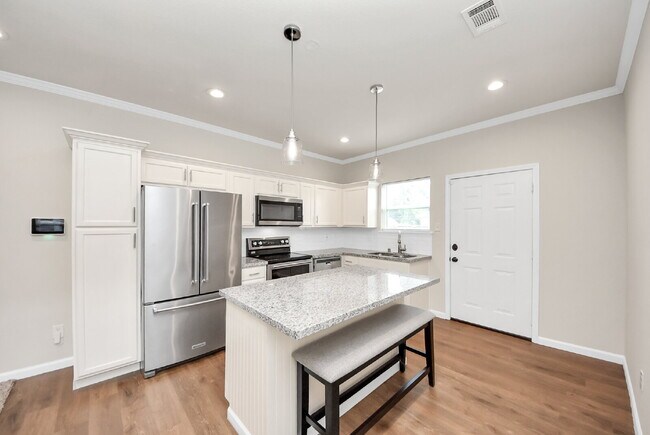 Building Photo - Renovated Houston Gem Near Downtown & the Medical Center
