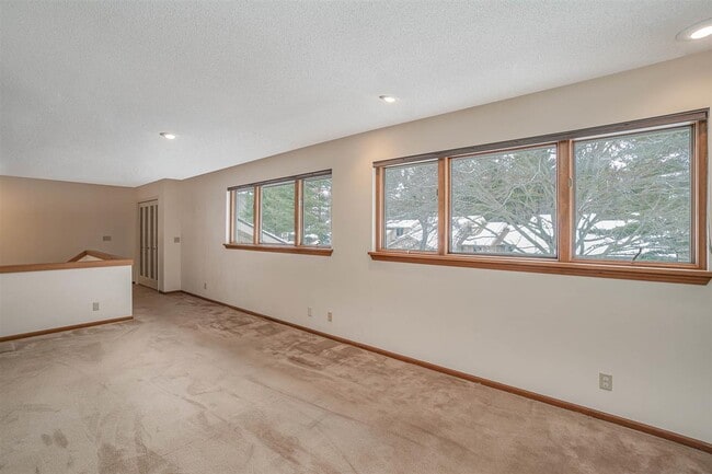 Building Photo - 3301 Thornbrook Ct