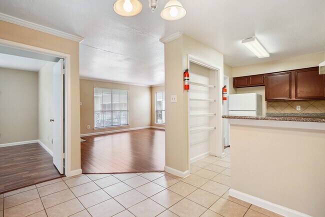 Building Photo - 12770 Rodeo Square Dr