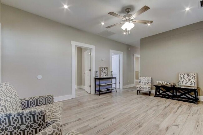 Building Photo - 3 bedroom in Tampa FL 33604