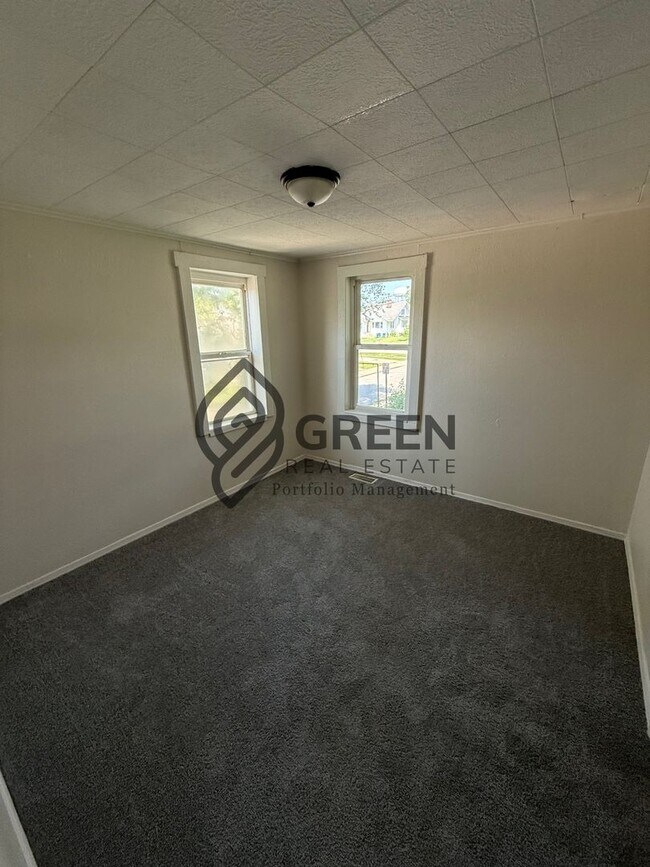 Building Photo - 229 S Sibley Ave