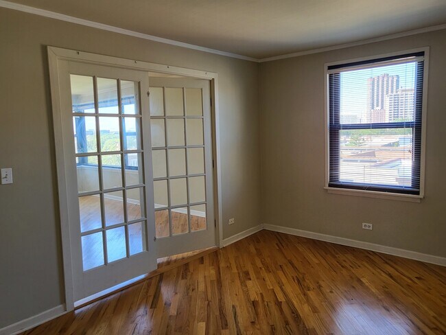Building Photo - 525 W Aldine Ave