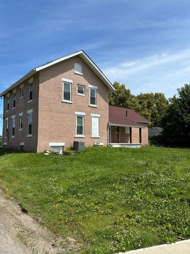 Building Photo - 2400 Oberlin Ave