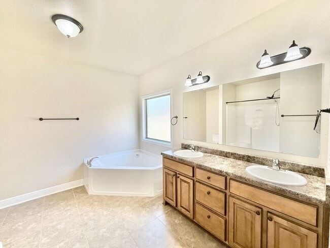 Building Photo - 5204 Parkside Dr