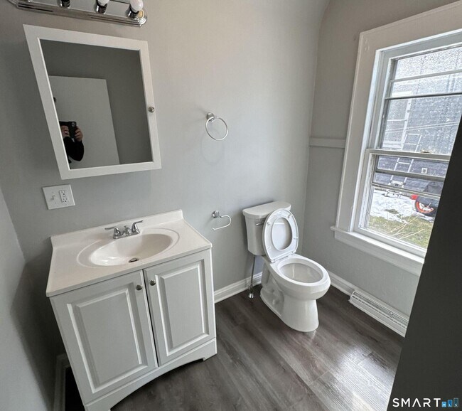 Building Photo - 2310 Barnum Ave