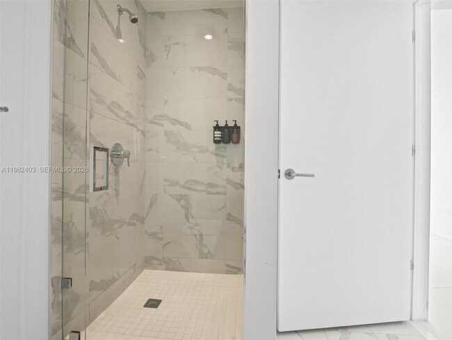 Building Photo - 851 NE 1st Ave