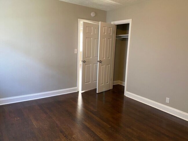 Building Photo - Spacious Renovated Duplex in East Nashville