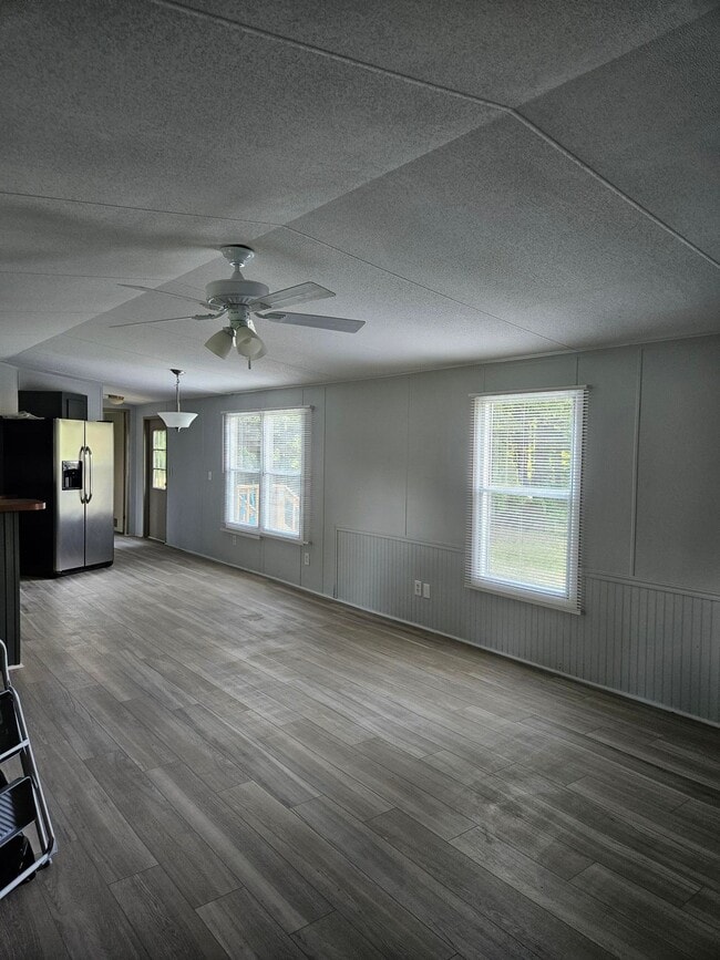 Building Photo - 935 Calvert Dr