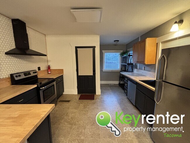 Building Photo - Cozy 4 Bedroom Tacoma Rental Home Near Lincoln District and Downtown