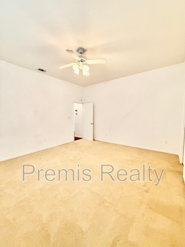 Building Photo - 642 Weathersfield Dr