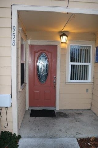 Building Photo - Cute, Cozy, convenient Arcata 3 bedroom townhouse with small fenced yard, laundry