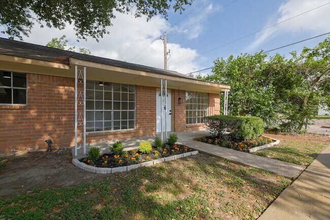 Building Photo - 3324 Burke Rd