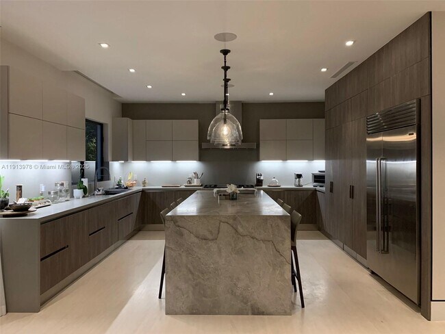 Building Photo - 3554 W Glencoe St