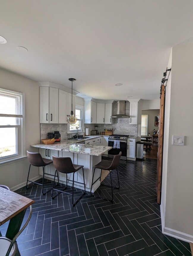 Building Photo - 4162 Longmeadow Rd