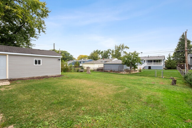 Building Photo - 8818 Fairway Dr