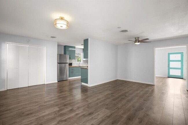 Building Photo - 11702 Oak Trail