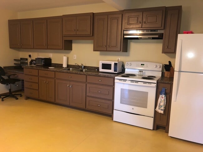 Building Photo - *FULLY FURNISHED* 1 Bedroom, 1 Bathroom Apartment *UTILITIES INCLUDED*