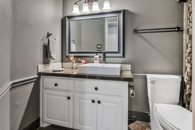 Building Photo - "Stunning Partially Furnished 5-Bedroom Home with Pool & Outdoor Living Center!"