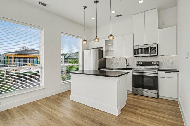 Building Photo - Be the first to live in Unit 205 at 2217 Fitzhugh—a brand-new 2026 construction offering 597 sq f...