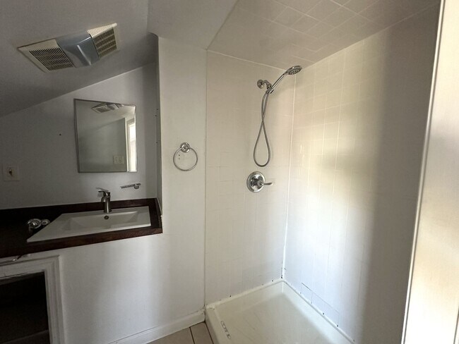 Building Photo - 84 Guilden St