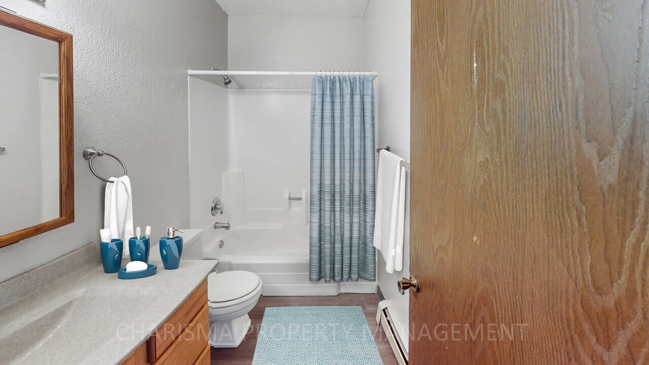 Building Photo - 412 S Thompson Ave