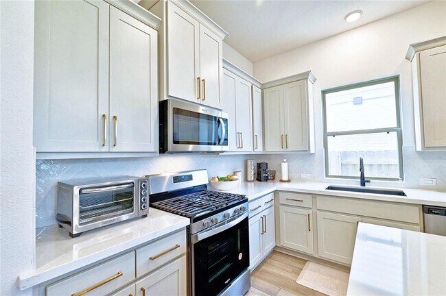 Building Photo - 7211 Pr Hts Dr