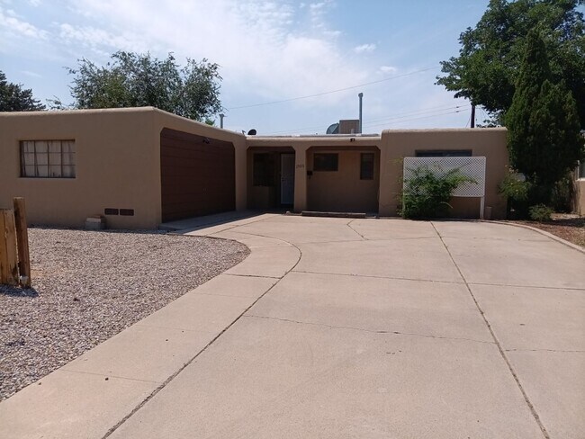 Primary Photo - 3 Bedroom, 2-Bathroom in the NE Heights, C...