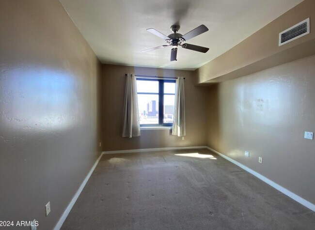 Building Photo - 310 S 4th St