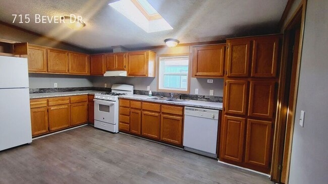 Building Photo - 715 W Bever Dr