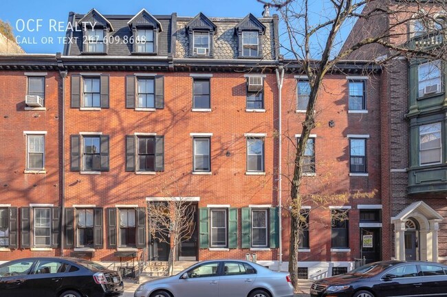 Building Photo - Charming Two Bed Rittenhouse Apartment