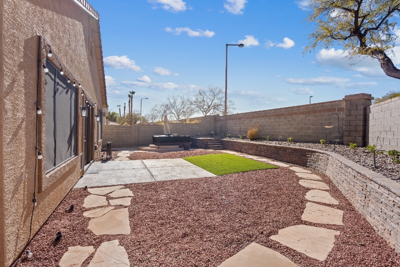 Building Photo - 717 Lexington Cross Dr