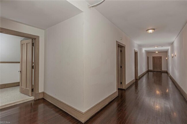 Building Photo - 283 Corning Dr