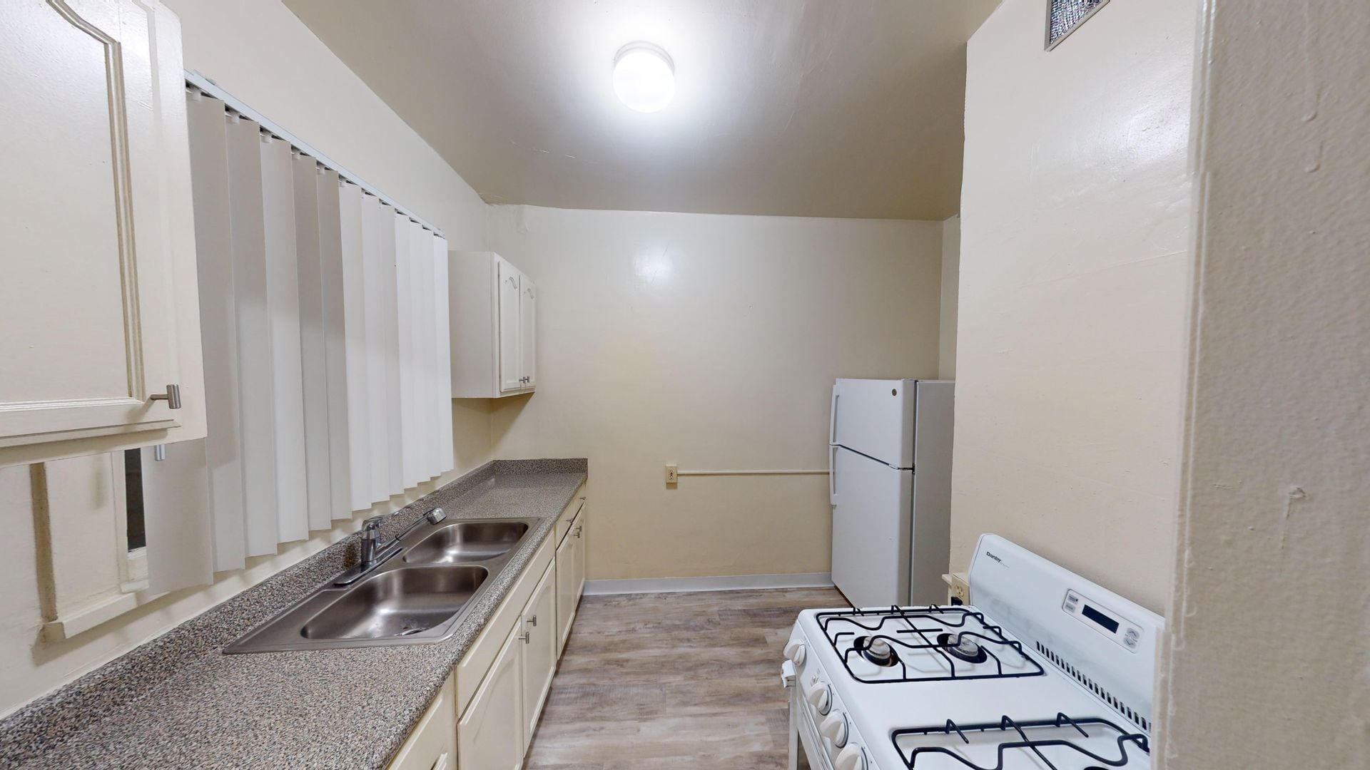 Interior Photo - 2532 DALY STREET