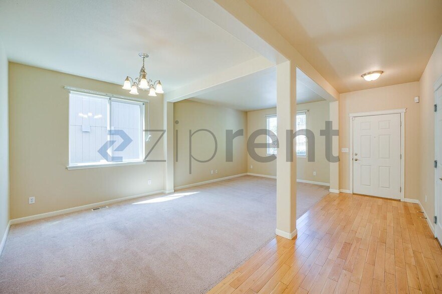 Building Photo - Unit