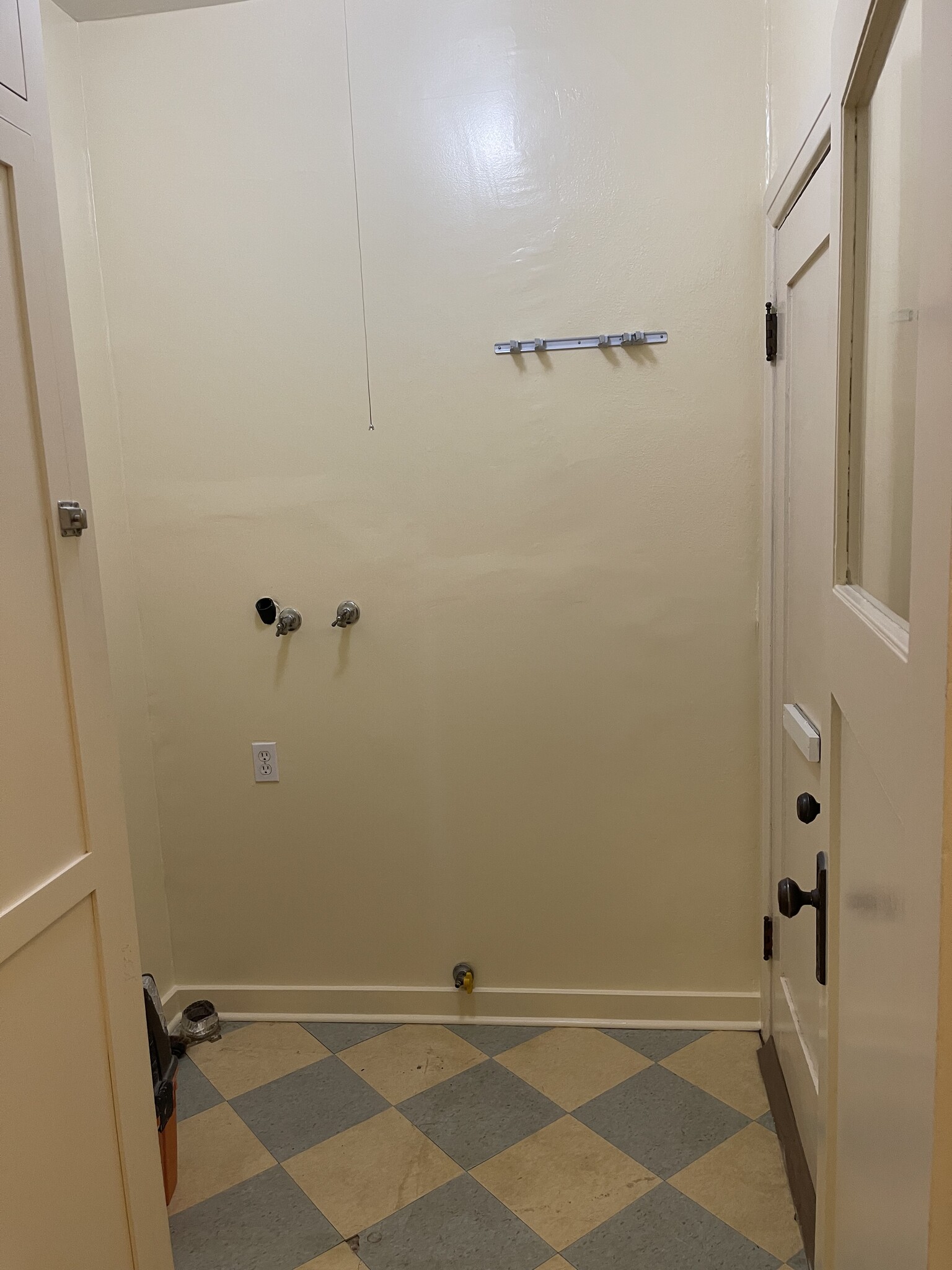 In unit laundry - 1540 N Lake Ave
