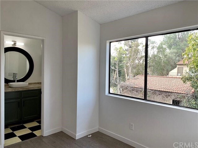 Building Photo - 13492 Ramona Pkwy